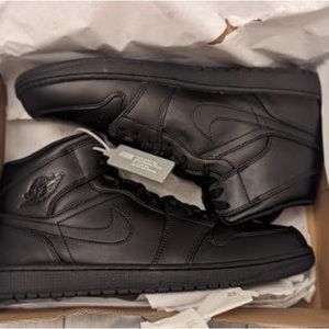 Nike Air Jordan 1 Mid "Triple Black", size 13